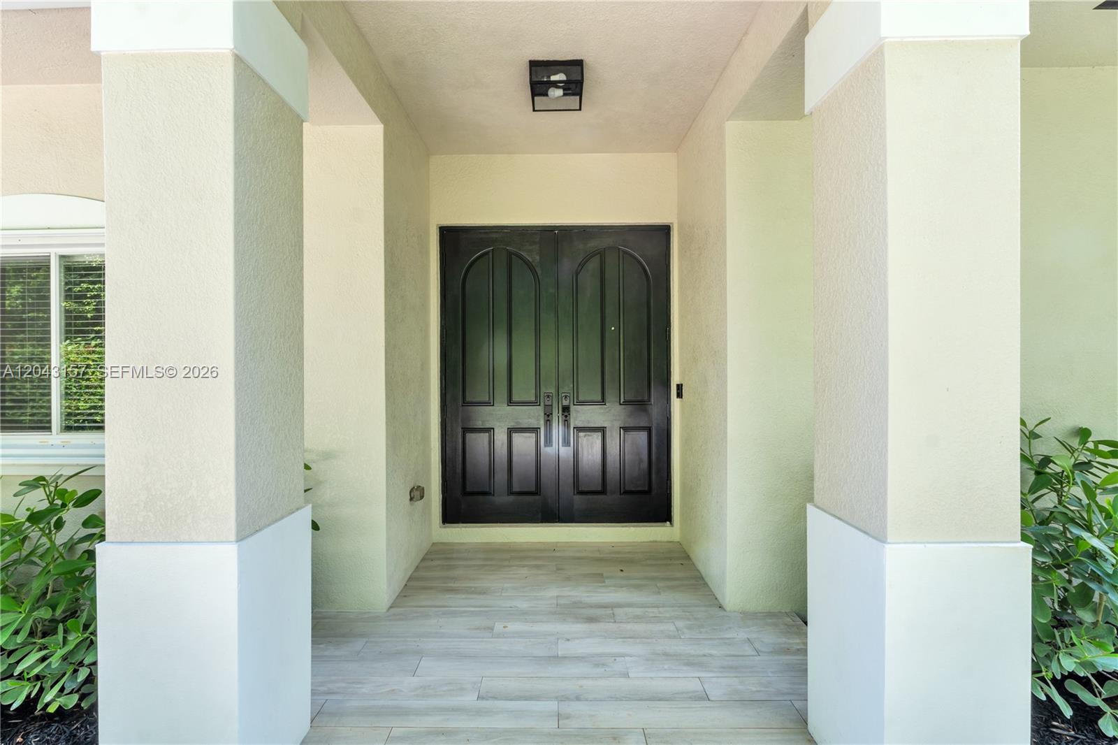 720 S Old Nob Hill Road, Plantation, FL 33324