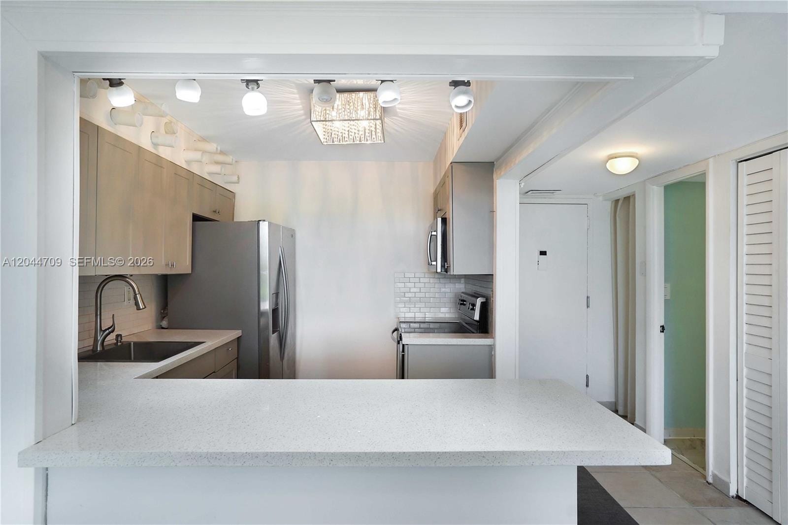 6900 Bay Drive 3H — photo 2