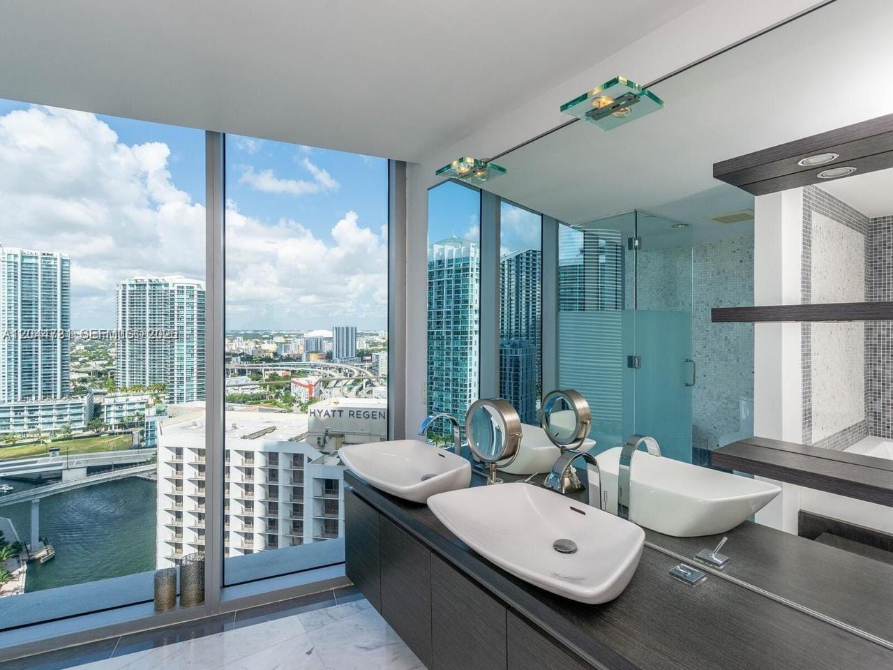 200 Biscayne Boulevard Way 3102, Miami, FL 33131 photo 15
