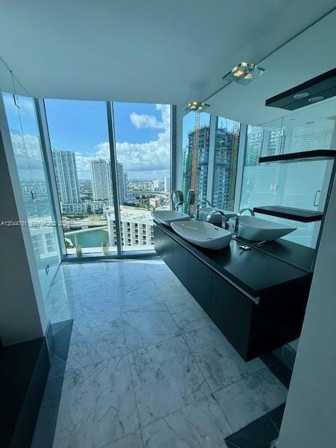200 Biscayne Boulevard Way 3102, Miami, FL 33131 photo 17