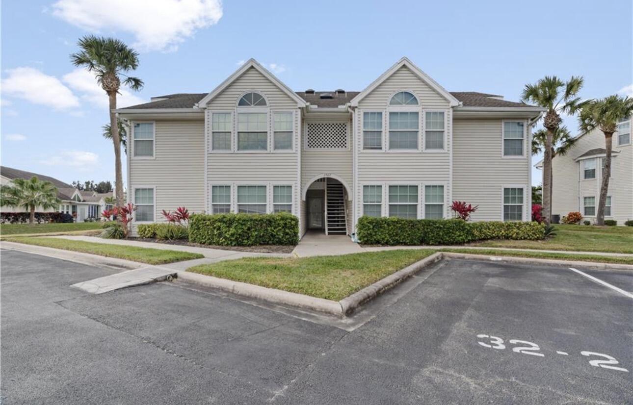 1907 Aynsley Way 32-2, Vero Beach, FL 32966