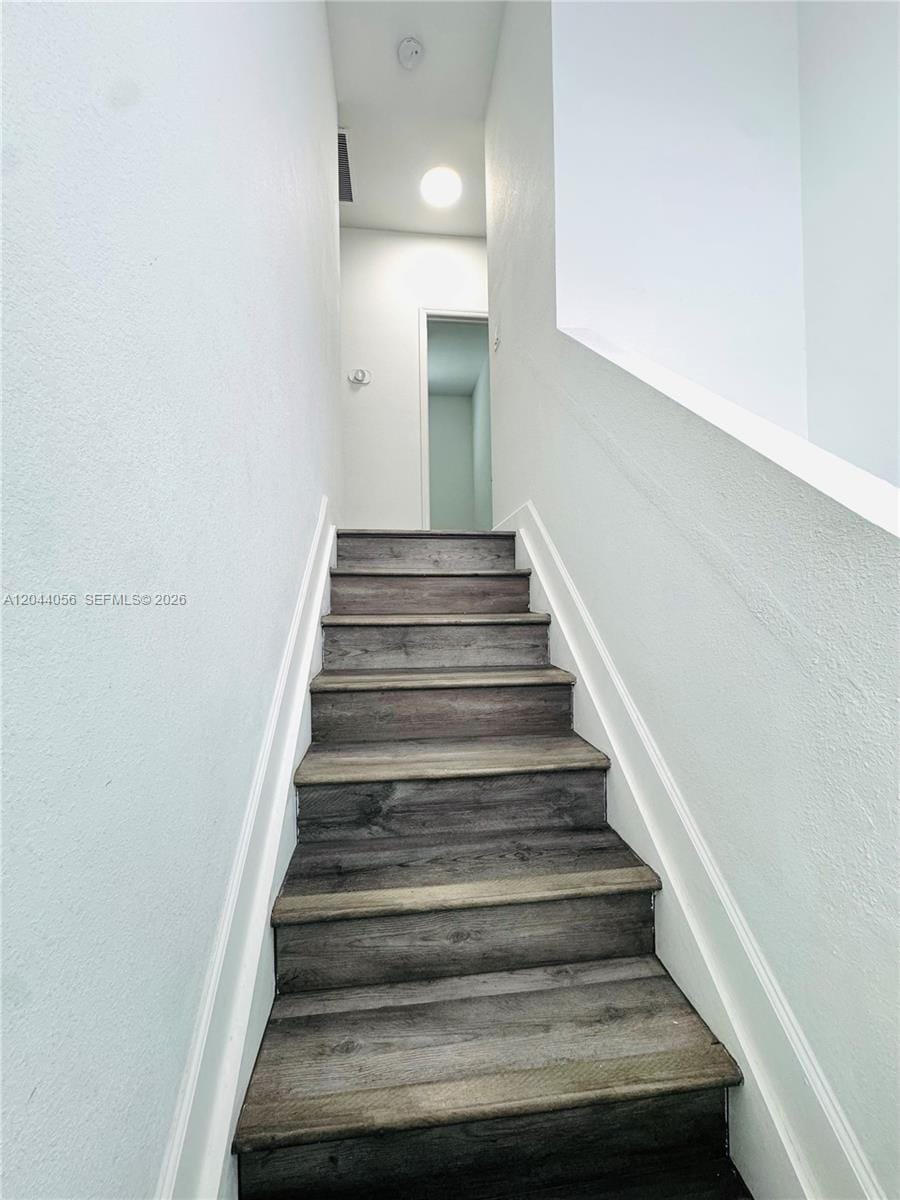 363 NE 35th Terrace — photo 6