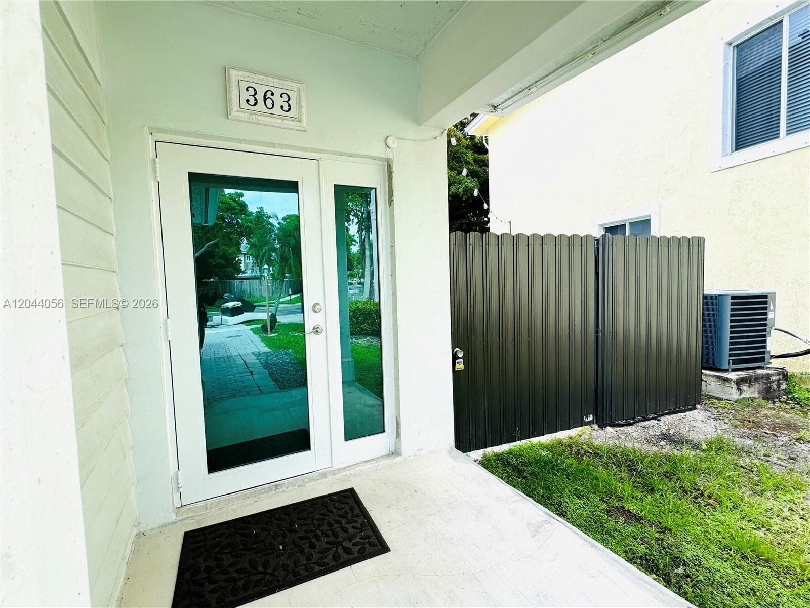363 NE 35th Terrace — photo 3