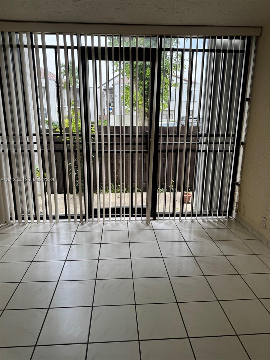 9429 Fontainebleau Boulevard 105-33 — photo 12