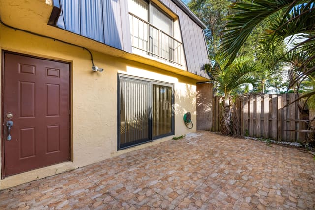 2471 Waterside Drive, Lake Worth, FL 33461