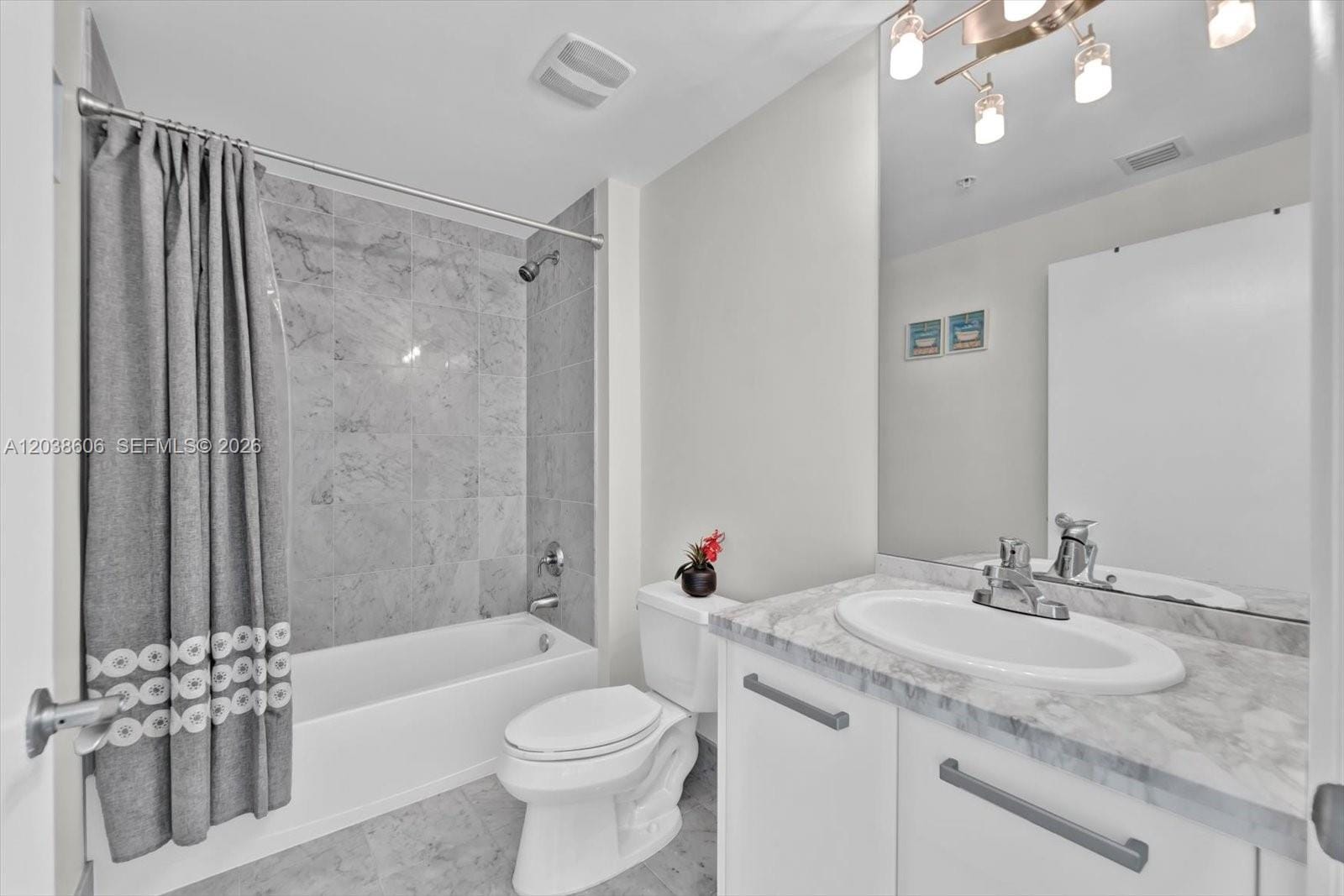 244 Biscayne Boulevard 1803, Miami, FL 33132 photo 17