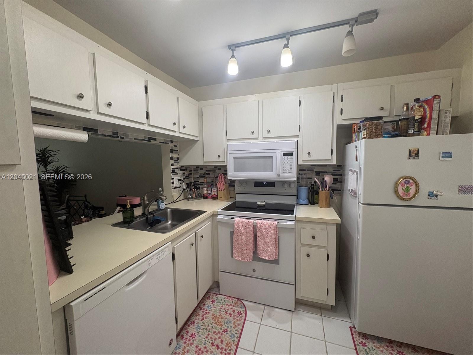 9340 Lagoon Place 202, Davie, FL 33324, Davie