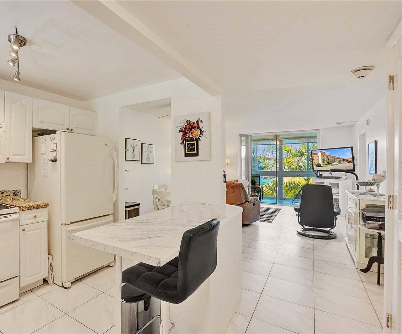 2801 N Pine Island Road 204 — photo 5