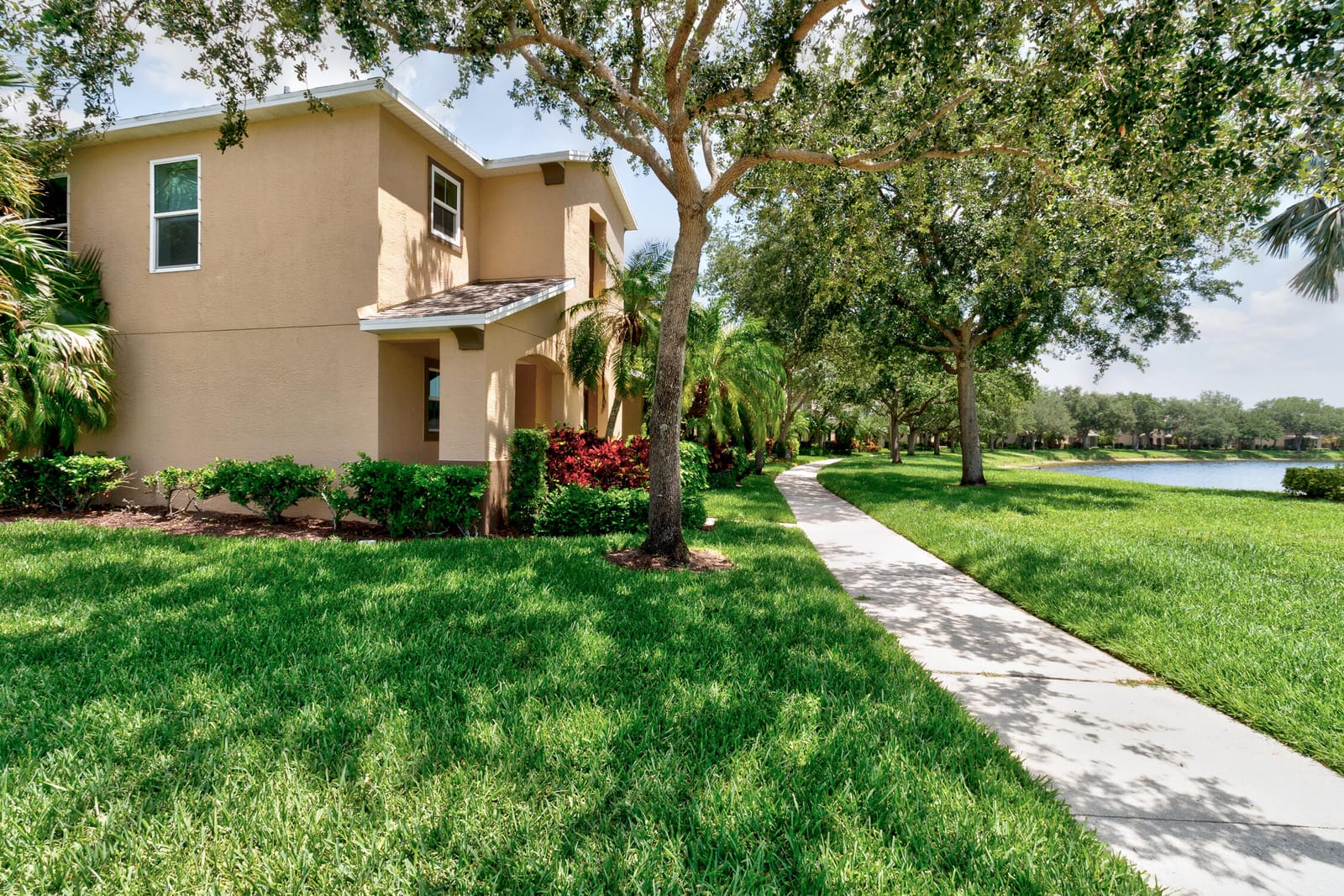 1670 Pointe West Way 1670, Vero Beach, FL 32966 photo 2