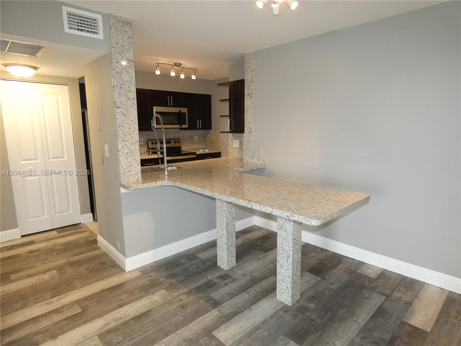 2831 N Oakland Forest Drive 101, Oakland Park, FL 33309, Oakland Park