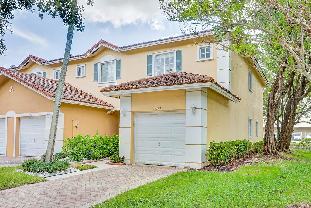 Sold home at 5720 Tuscany Way, Tamarac, FL 33321