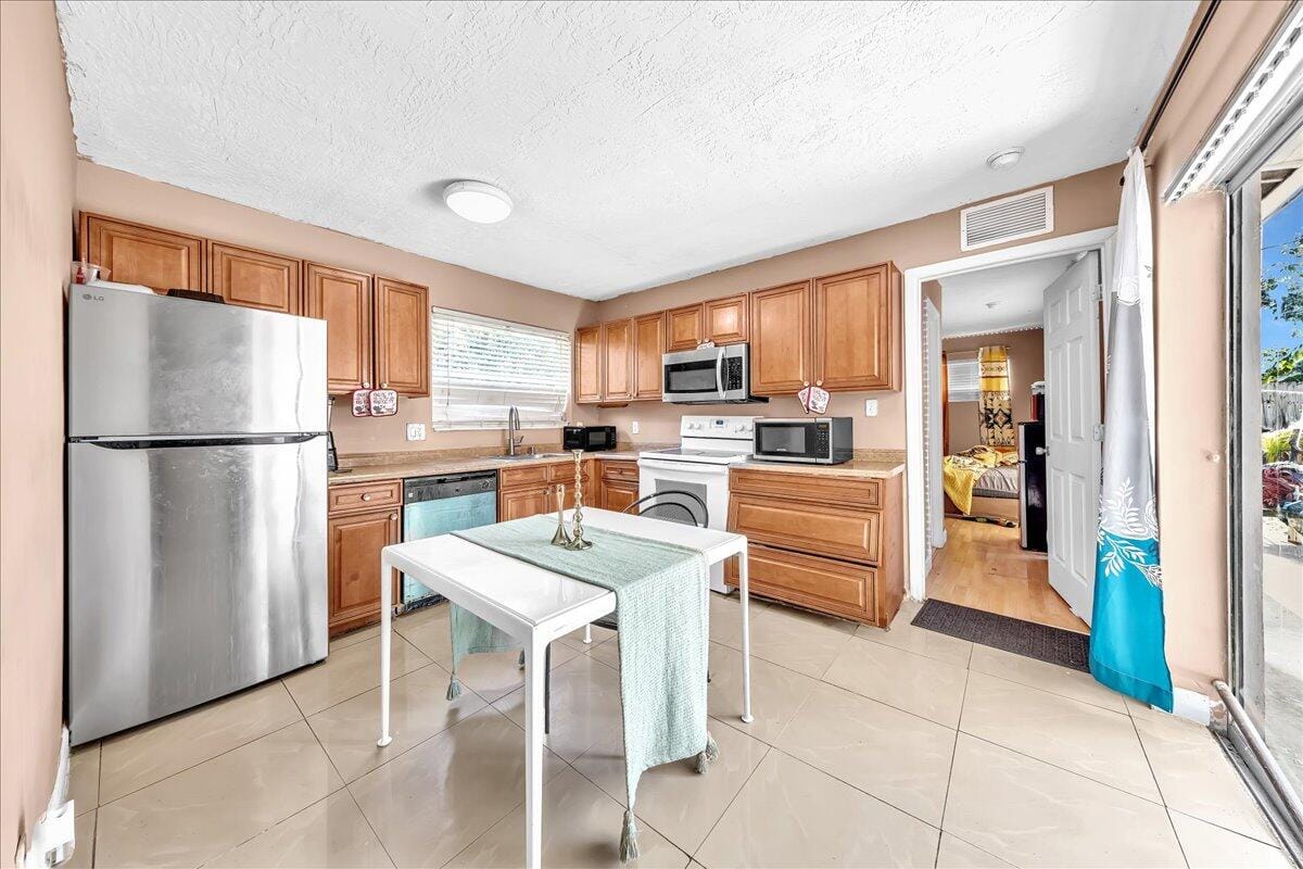 3560 NW 34th Way, Lauderdale Lakes, FL 33309 photo 11