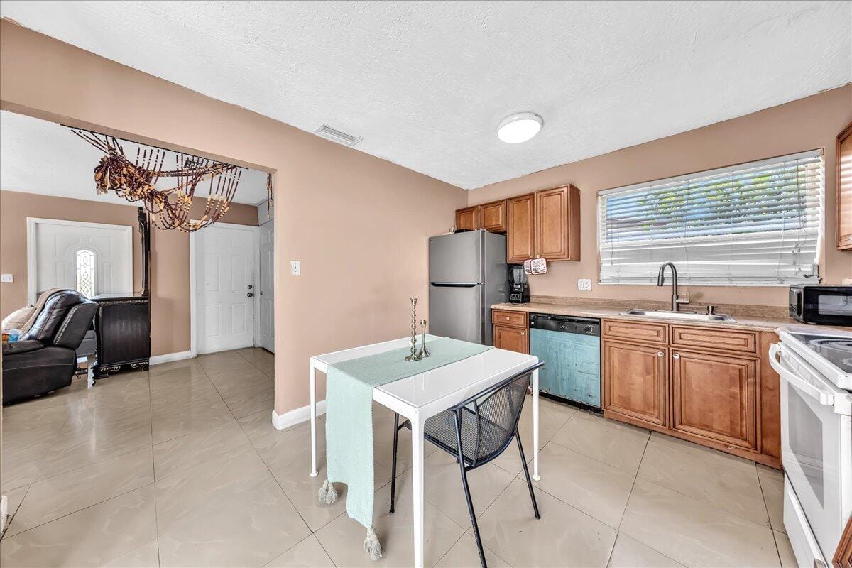 3560 NW 34th Way, Lauderdale Lakes, FL 33309 photo 12