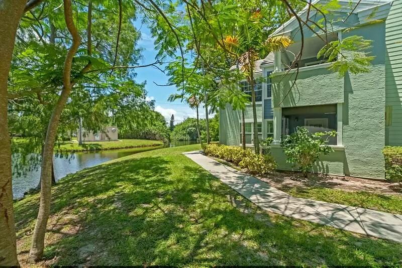1050 Crystal Way C, Delray Beach, FL 33444 photo 2