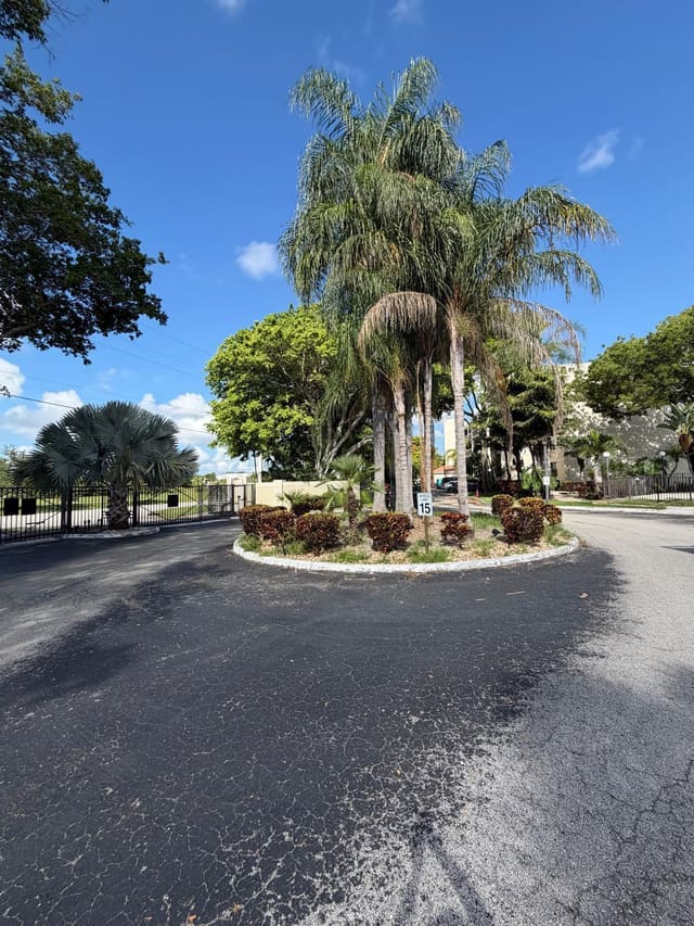 118 Lake Emerald Drive 107, Lake Emerald, Oakland Park, FL