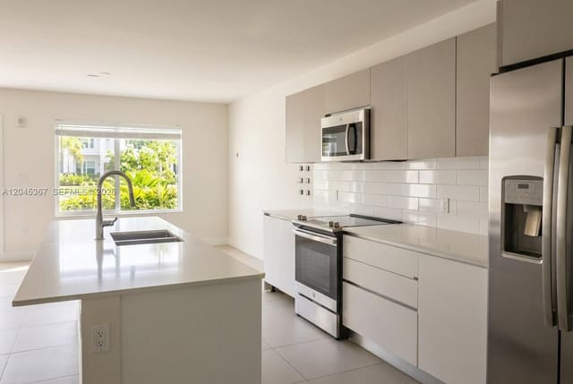 2535 NE 193rd Street 3104, Miami, FL 33180