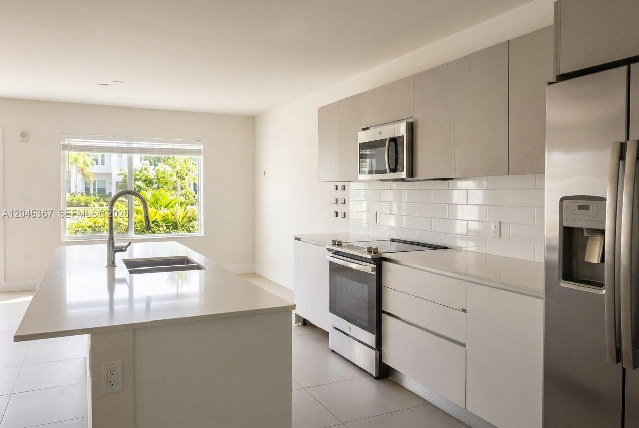 2535 NE 193rd Street 3104, Miami, FL 33180