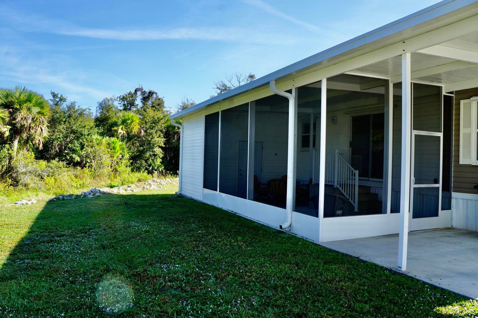325 Mockingbird Avenue — photo 3
