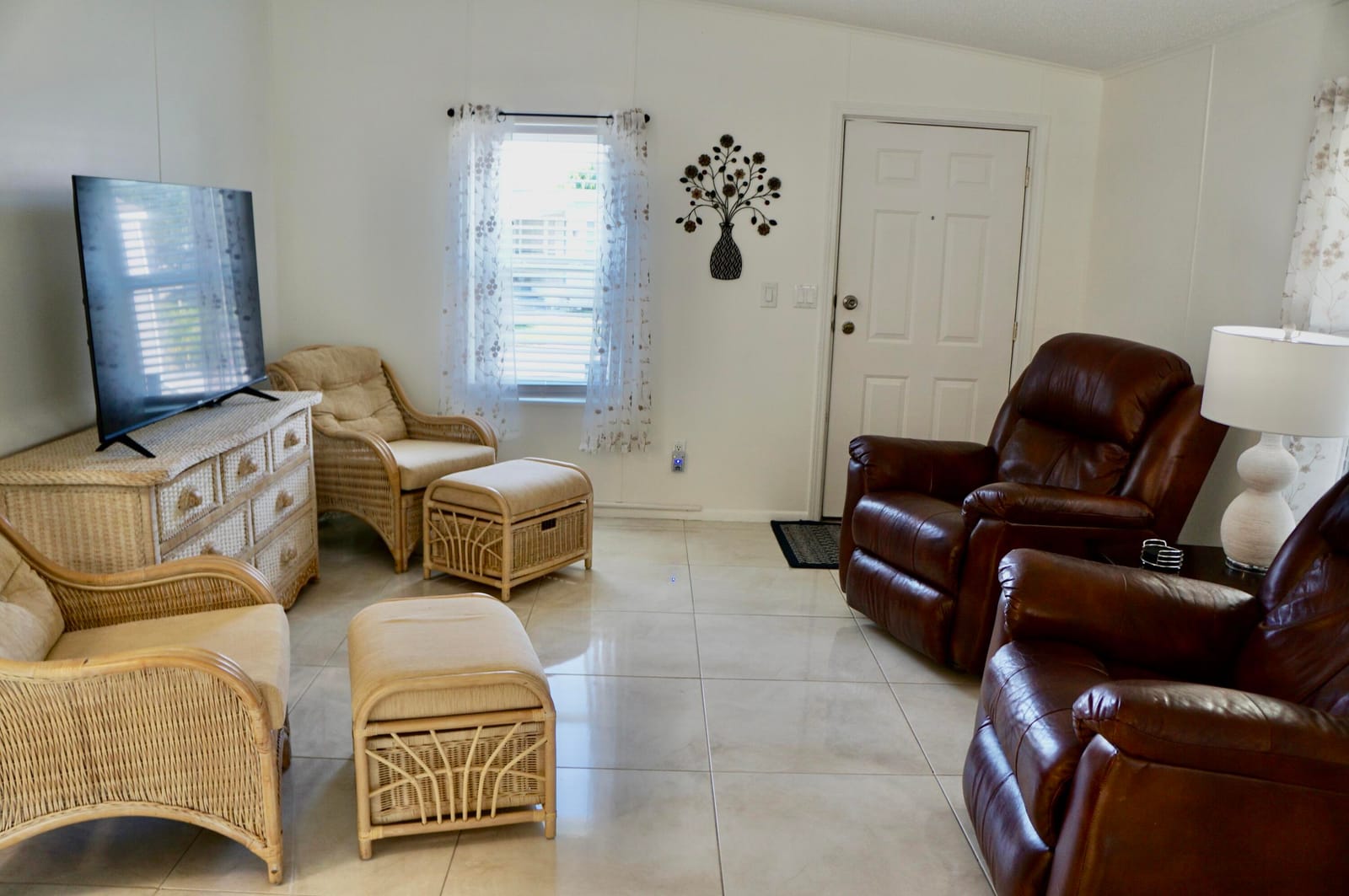325 Mockingbird Avenue — photo 6