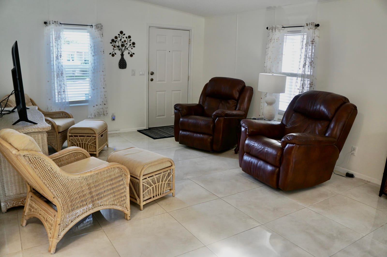 325 Mockingbird Avenue — photo 7