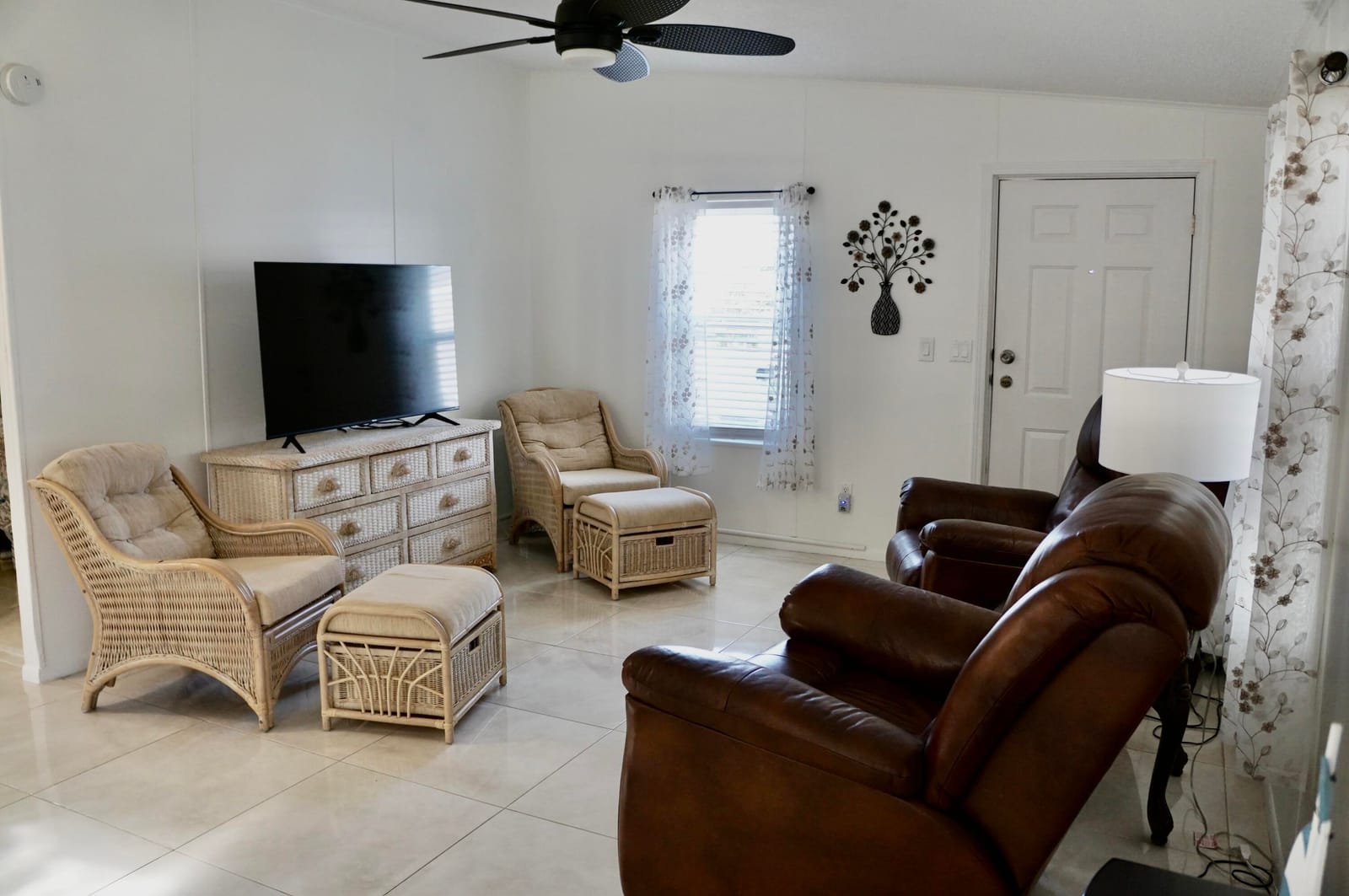 325 Mockingbird Avenue — photo 8