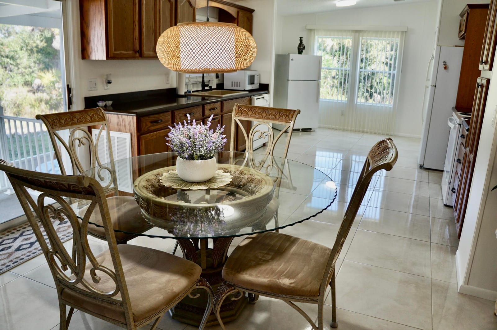 325 Mockingbird Avenue — photo 9