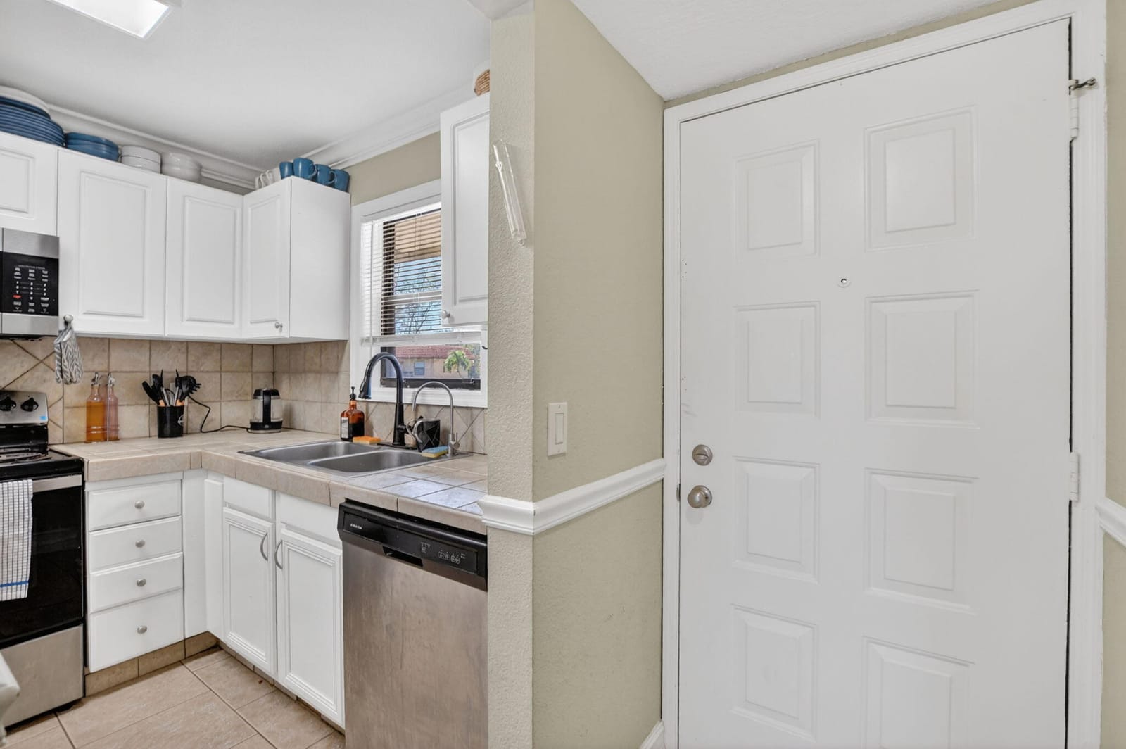 21895 Lake Forest Circle 201 — photo 4