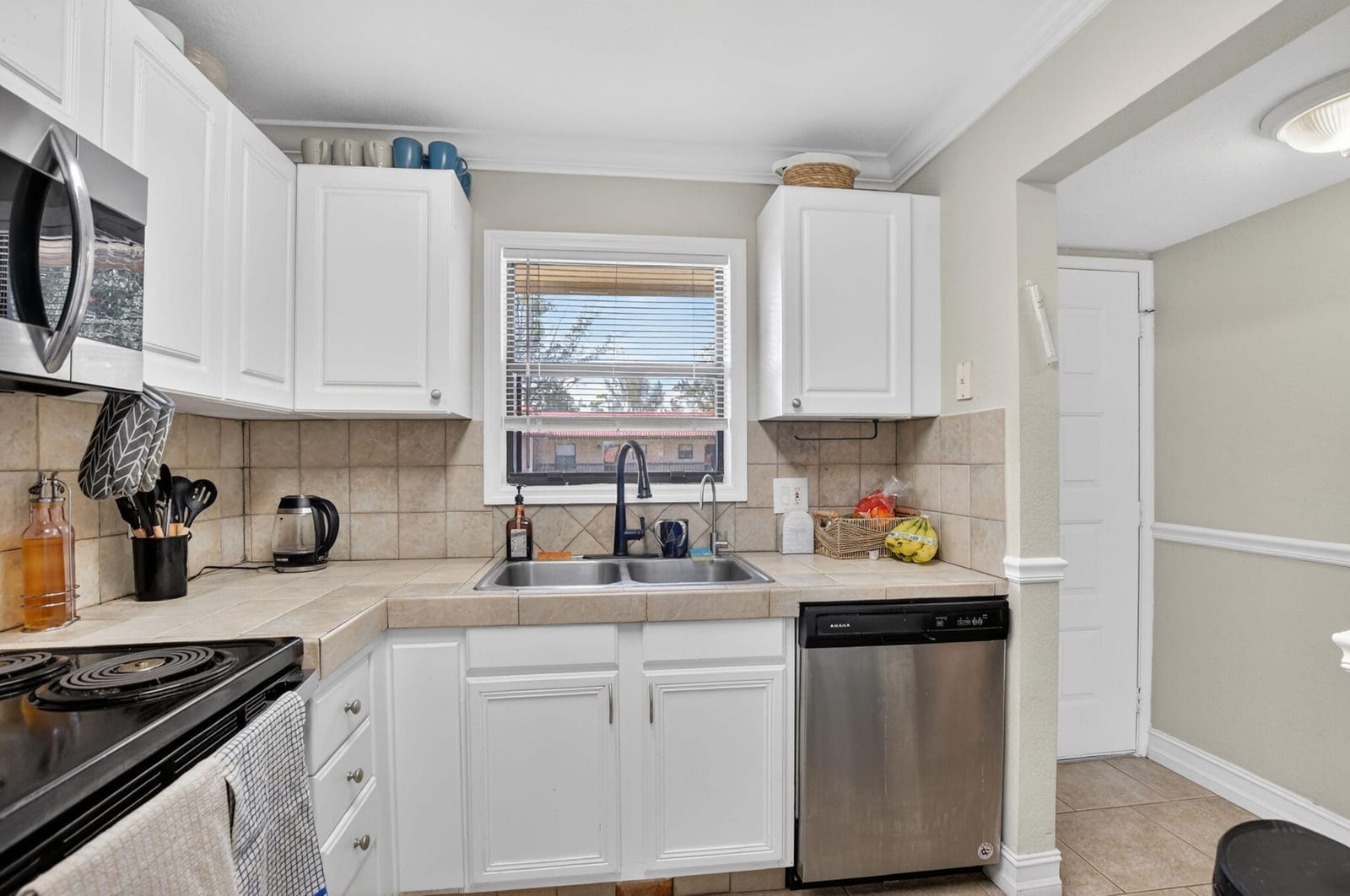 21895 Lake Forest Circle 201 — photo 6
