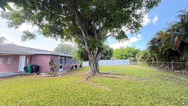 864 SE Festivo Court, Port St. Lucie, FL 34983