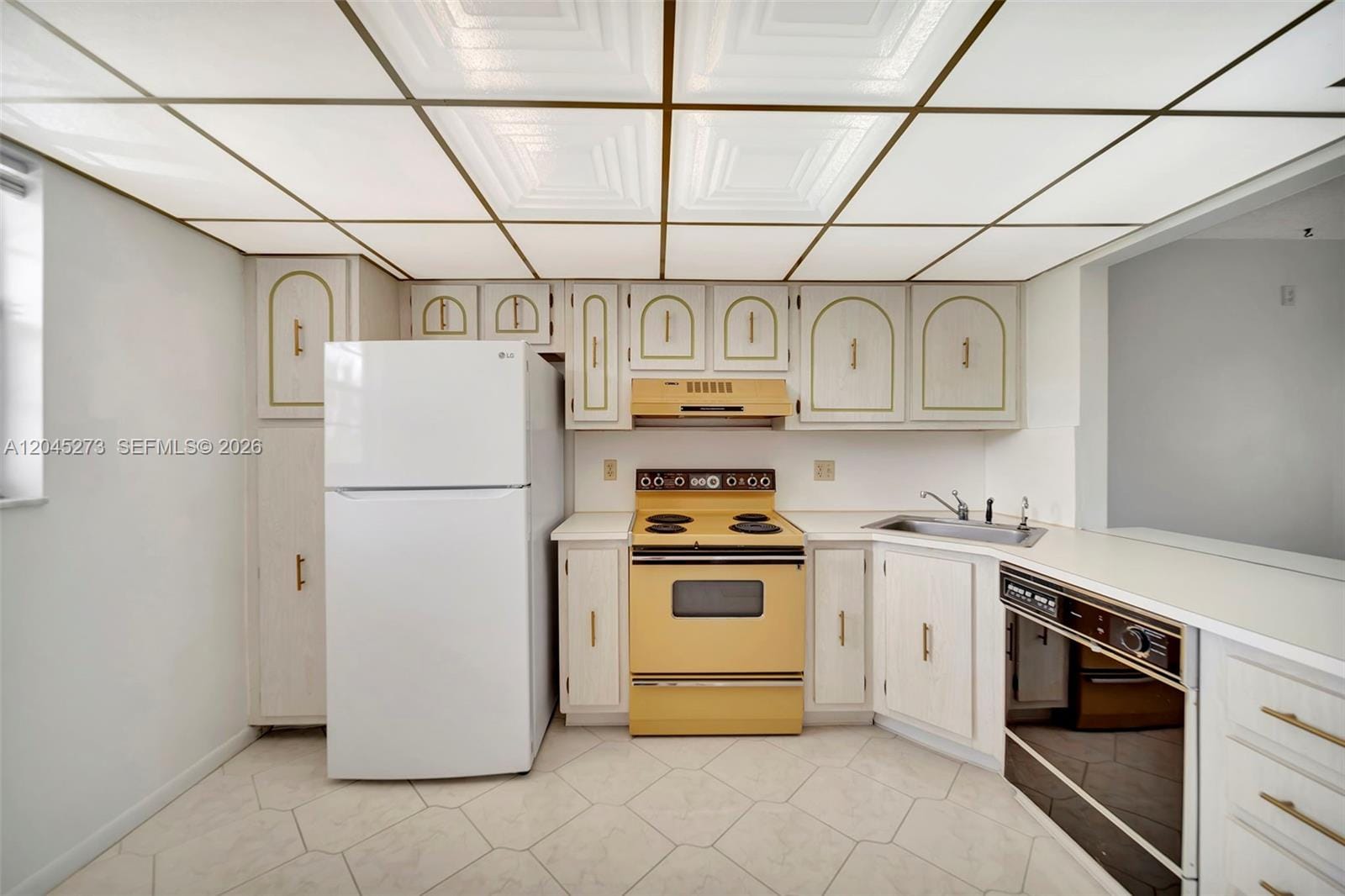 2571 Aragon Boulevard 220, Sunrise, FL 33322 photo 18