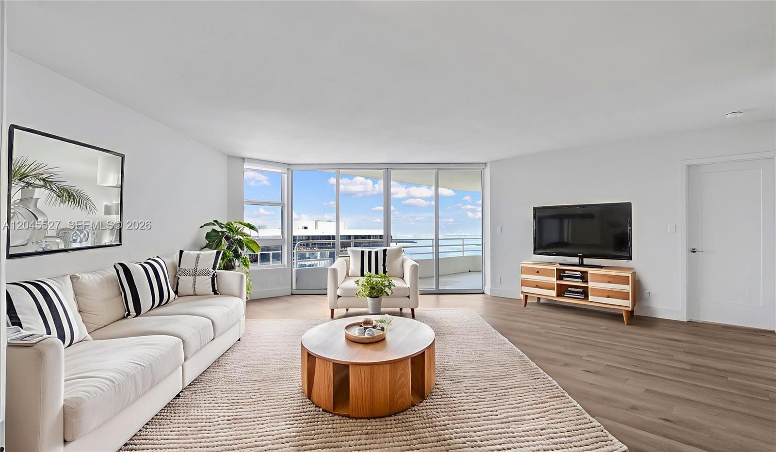 555 NE 34th Street 1810 — photo 11