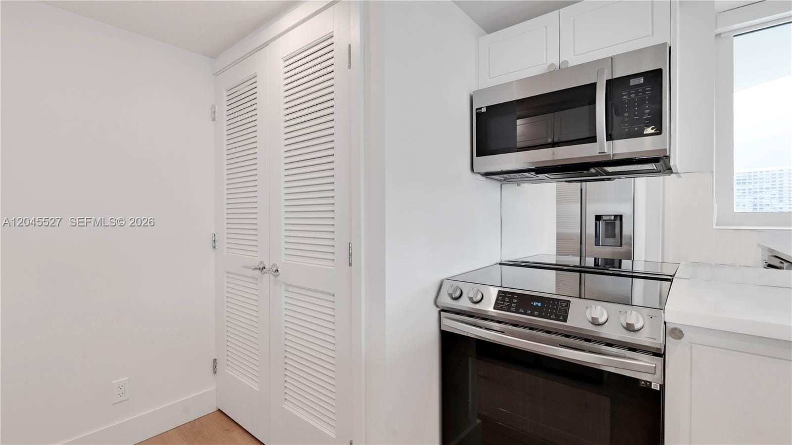555 NE 34th Street 1810 — photo 10