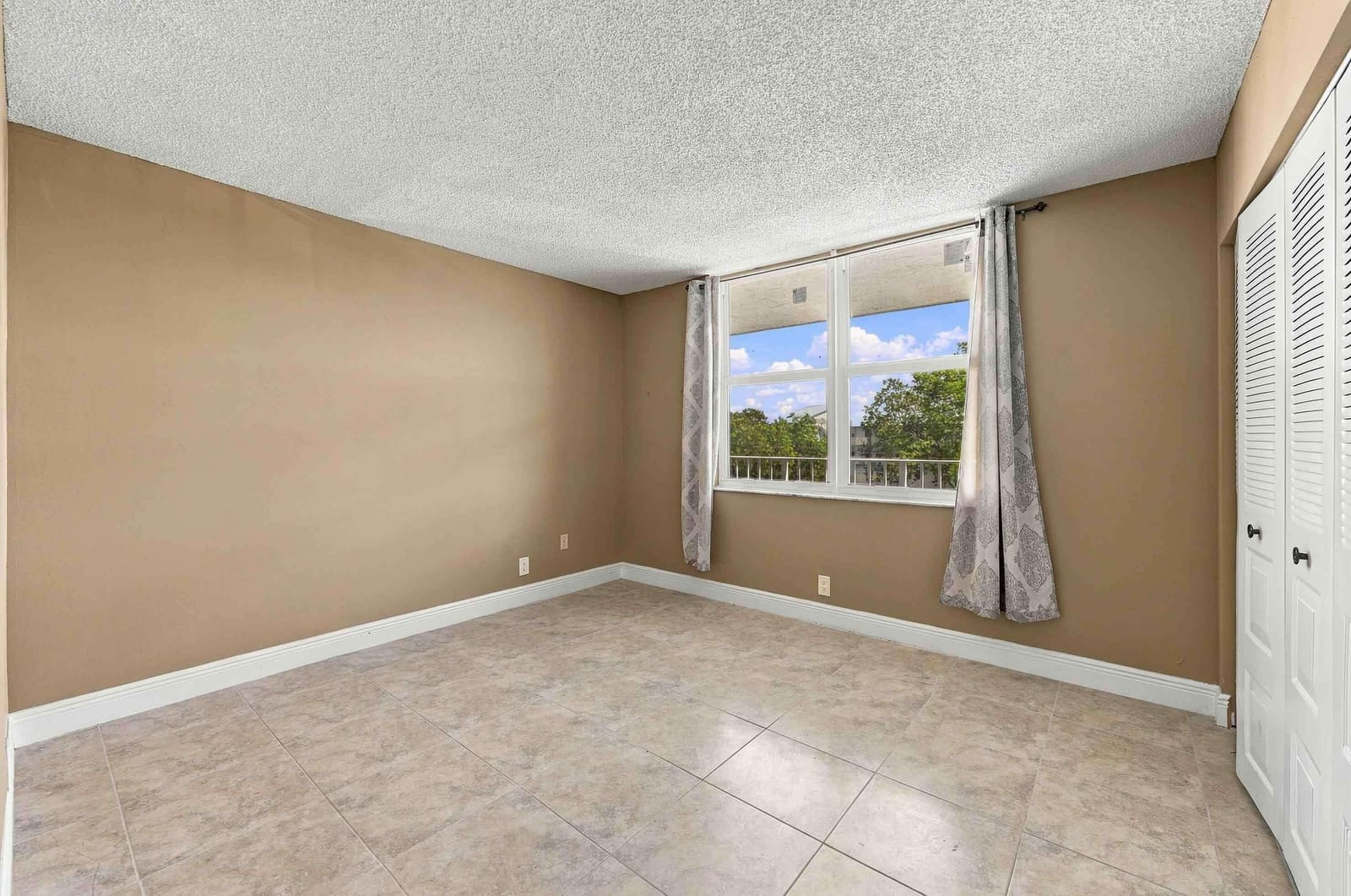 7680 NW 18th Street 406, Margate, FL 33063 photo 11