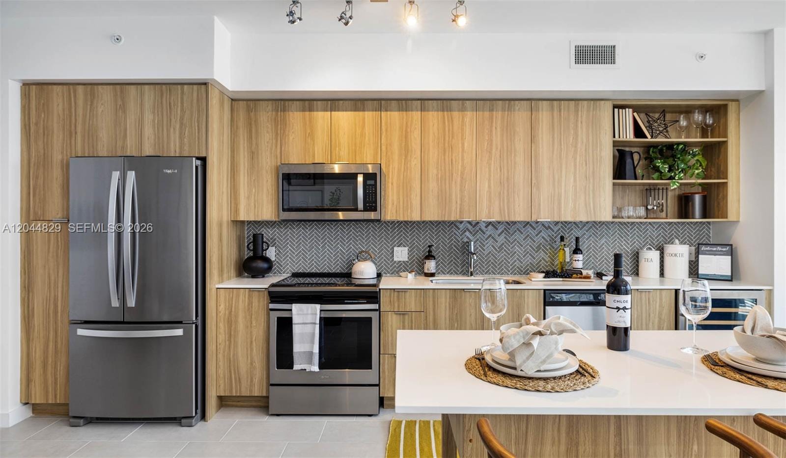 2150 N Bayshore Drive 1602 — photo 3