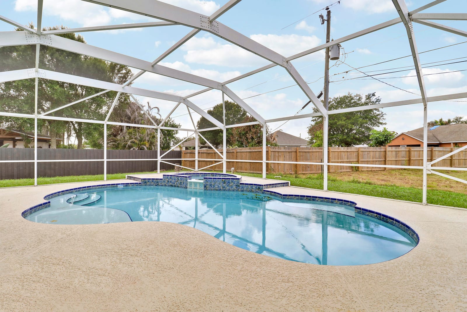 436 SW Bradshaw Circle — photo 4
