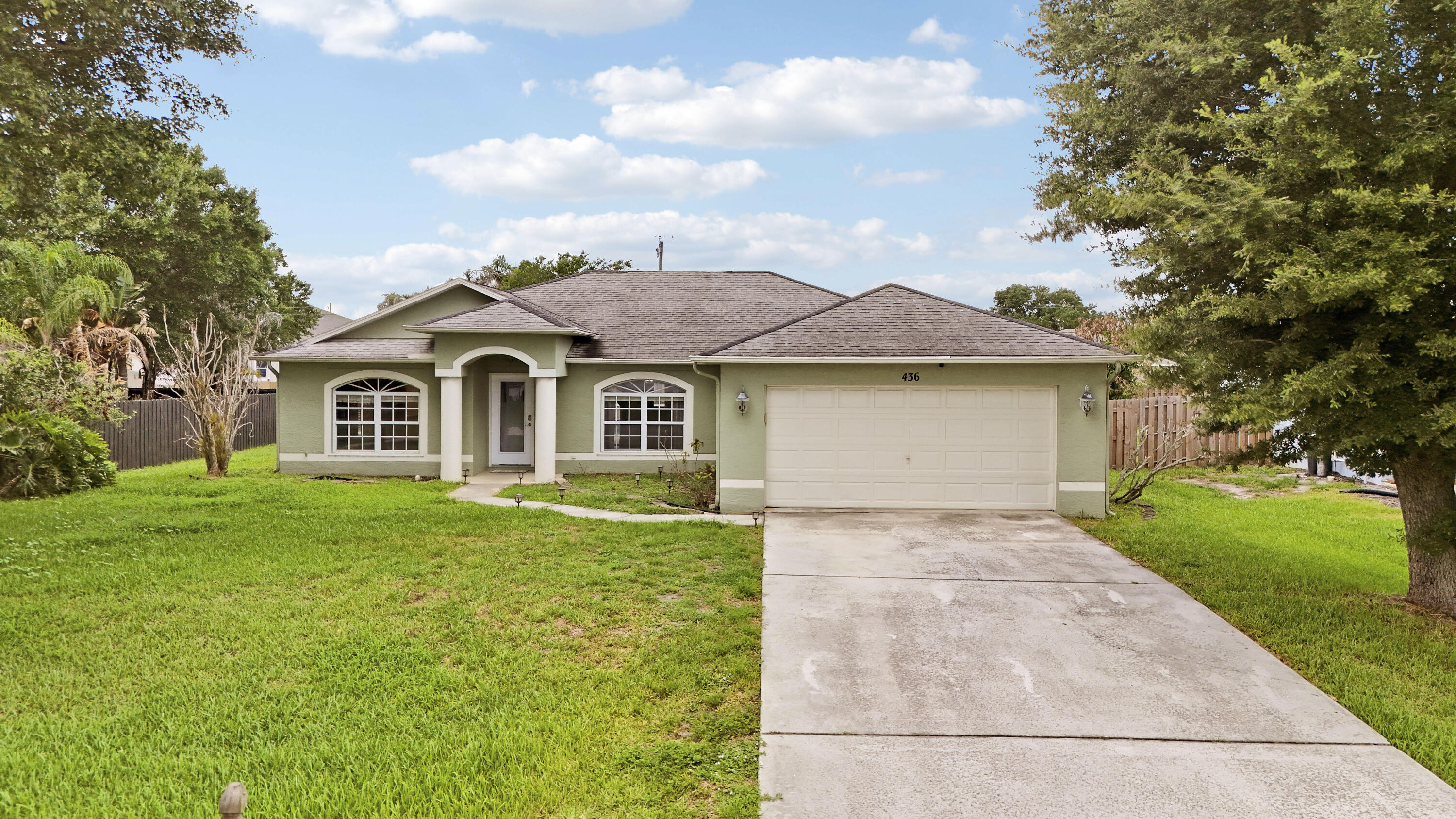 436 SW Bradshaw Circle