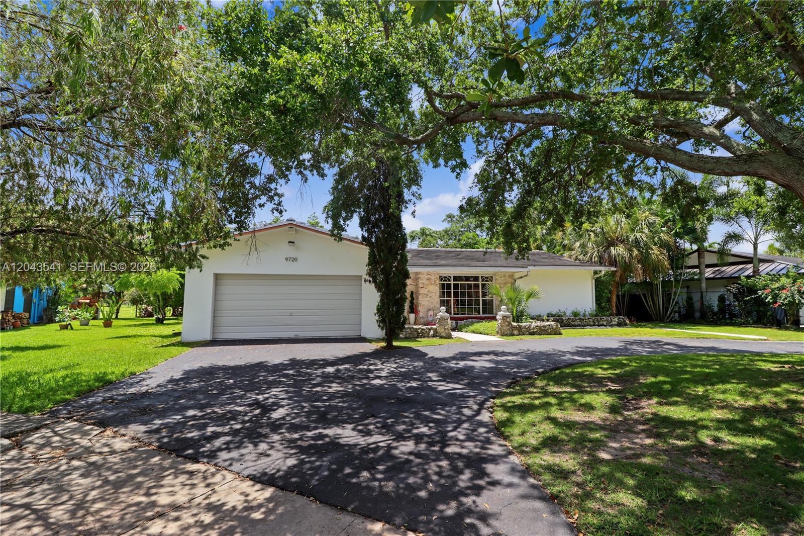 9720 Palmetto Club Lane W, Miami, FL 33157