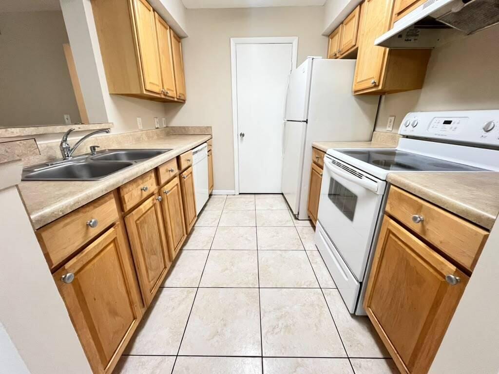 815 W Boynton Beach Boulevard 1-106, Boynton Beach, FL 33426 photo 2