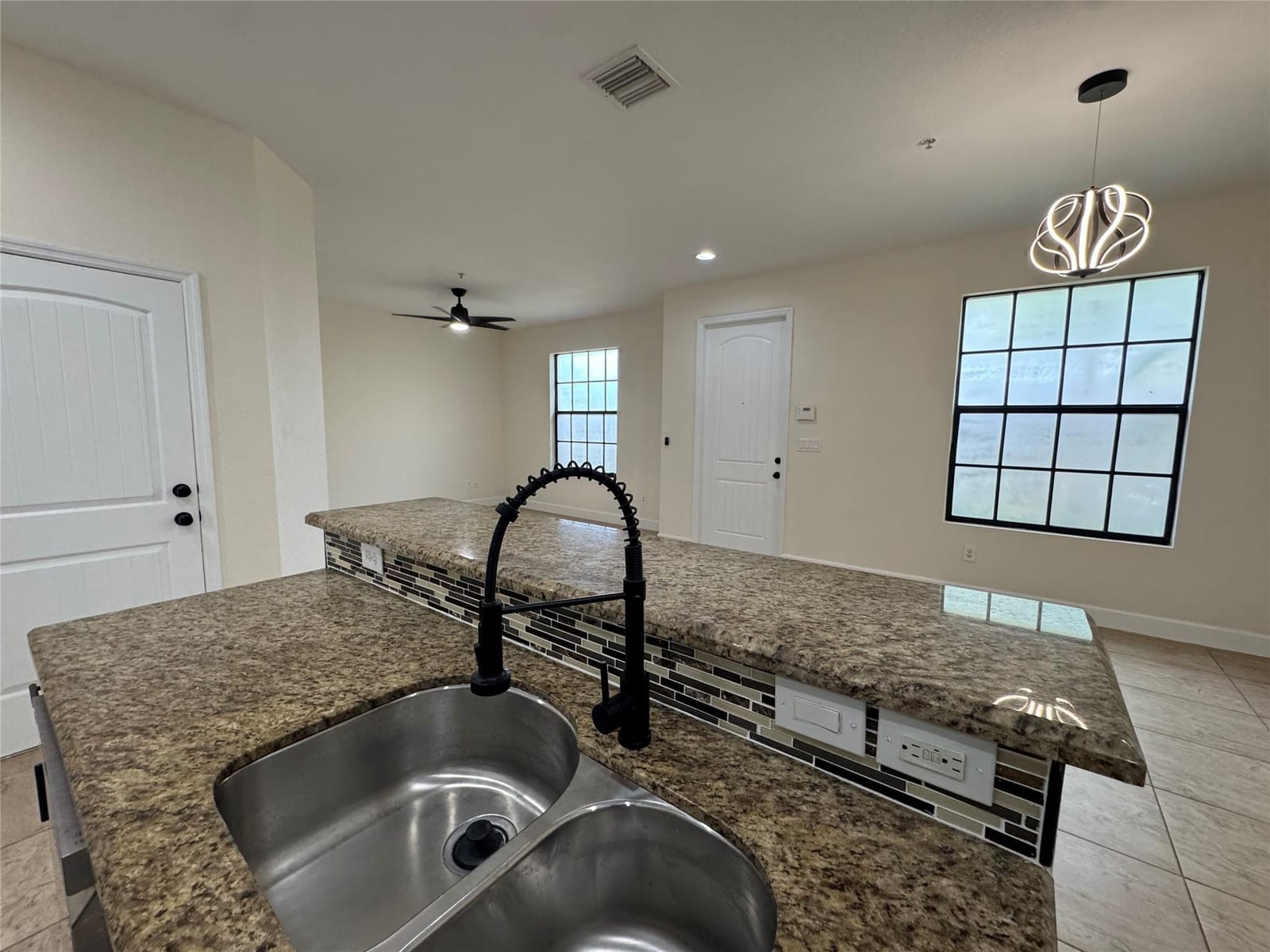 749 SW 3rd Avenue — photo 3