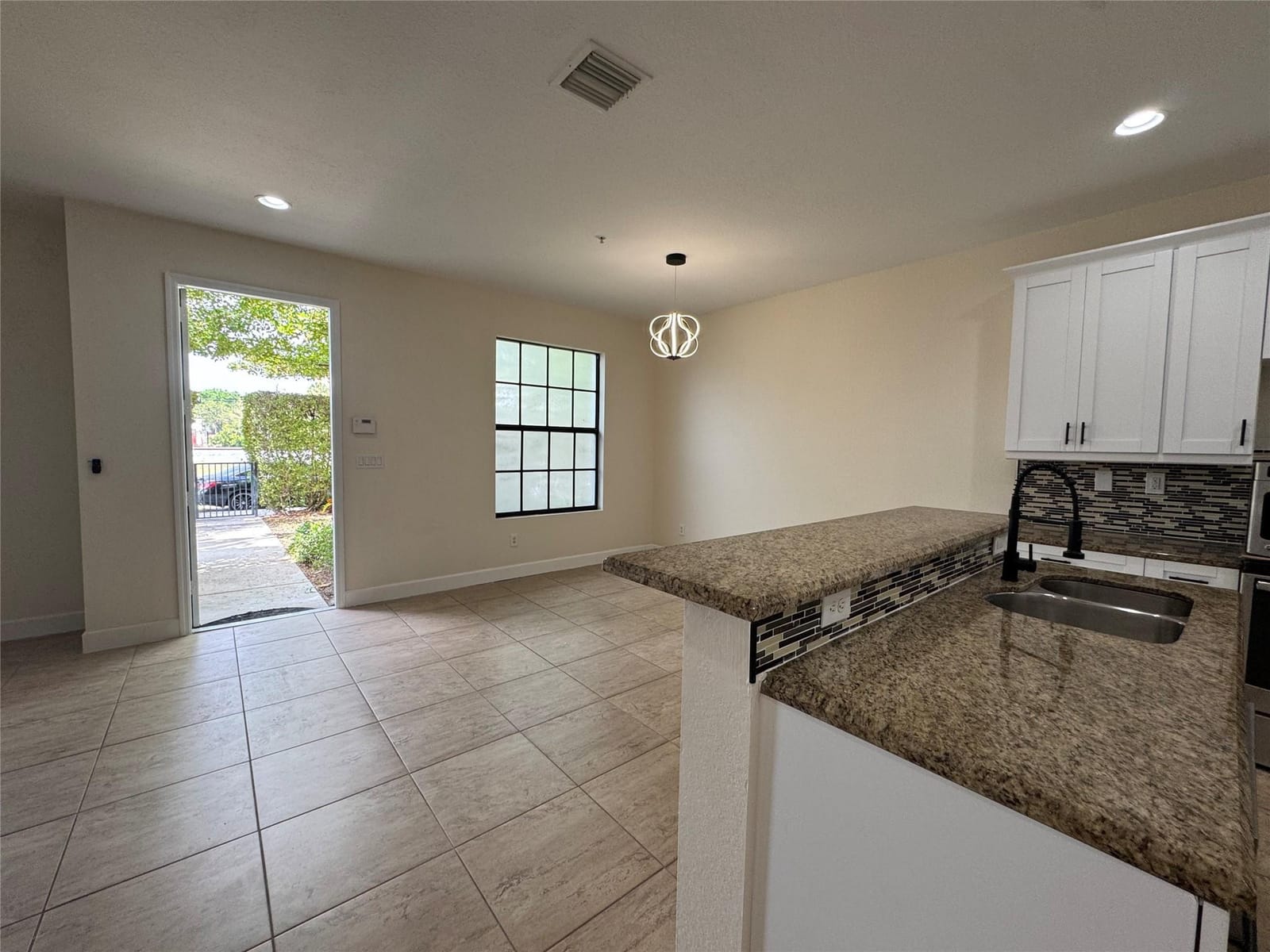 749 SW 3rd Avenue — photo 4