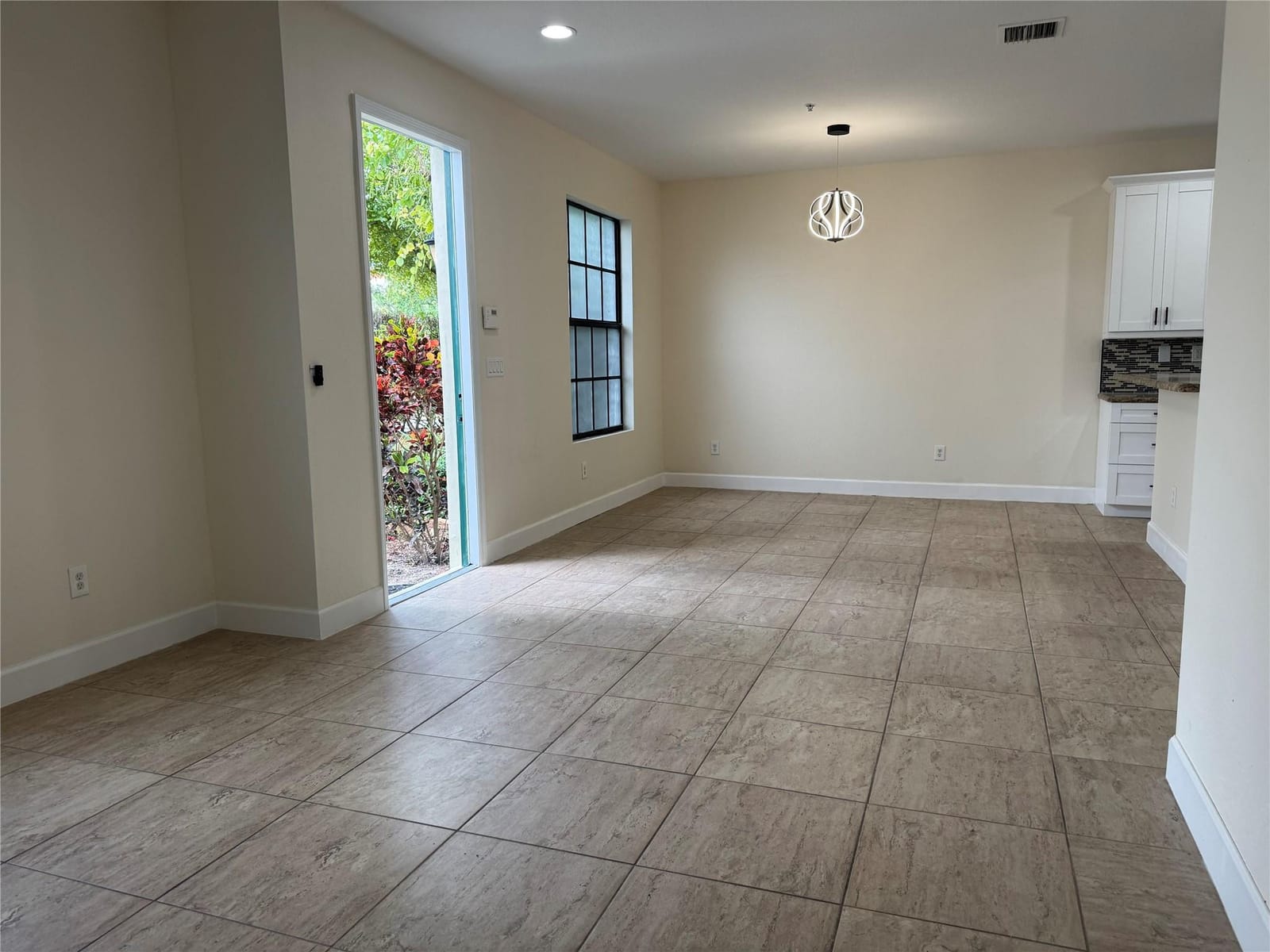 749 SW 3rd Avenue — photo 5