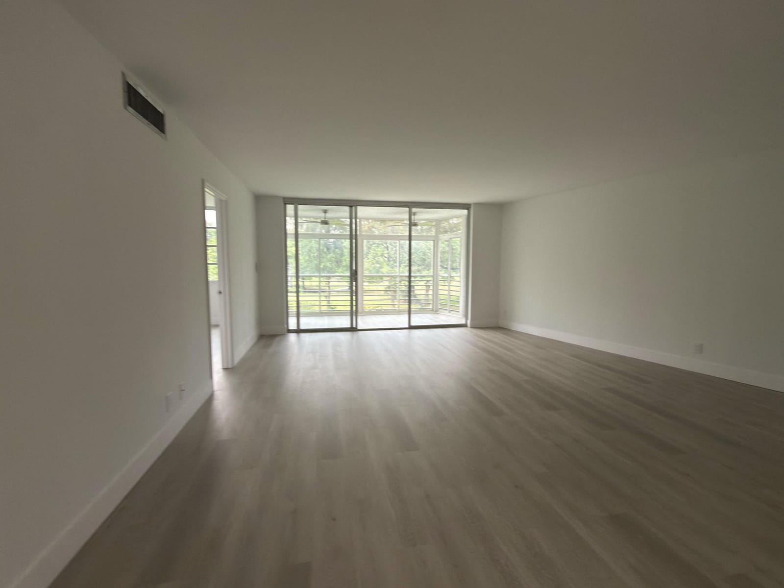 625 Oaks Drive 305, Pompano Beach, FL 33069 photo 3