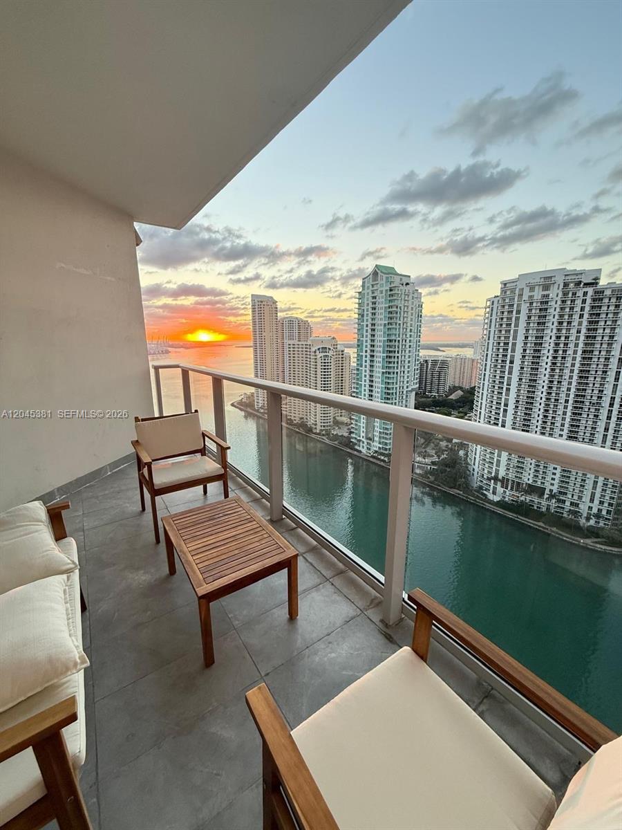 300 S Biscayne Boulevard T2806, Miami, FL 33131