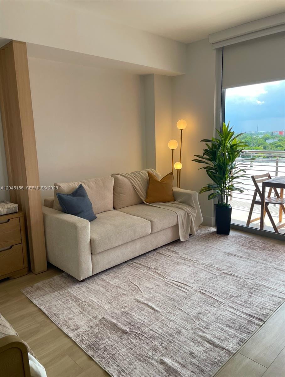 90 NE 32 819 — photo 2