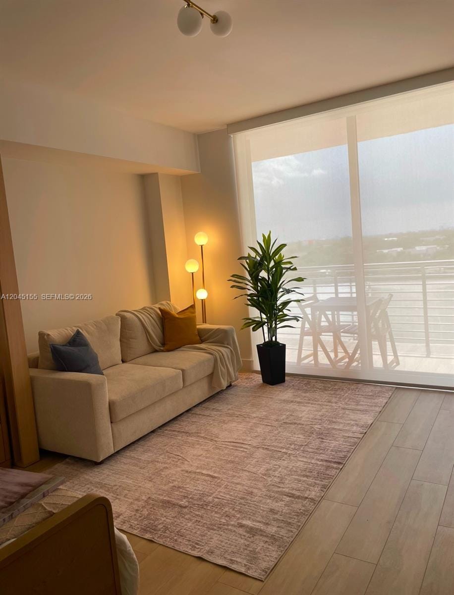 90 NE 32 819 — photo 3