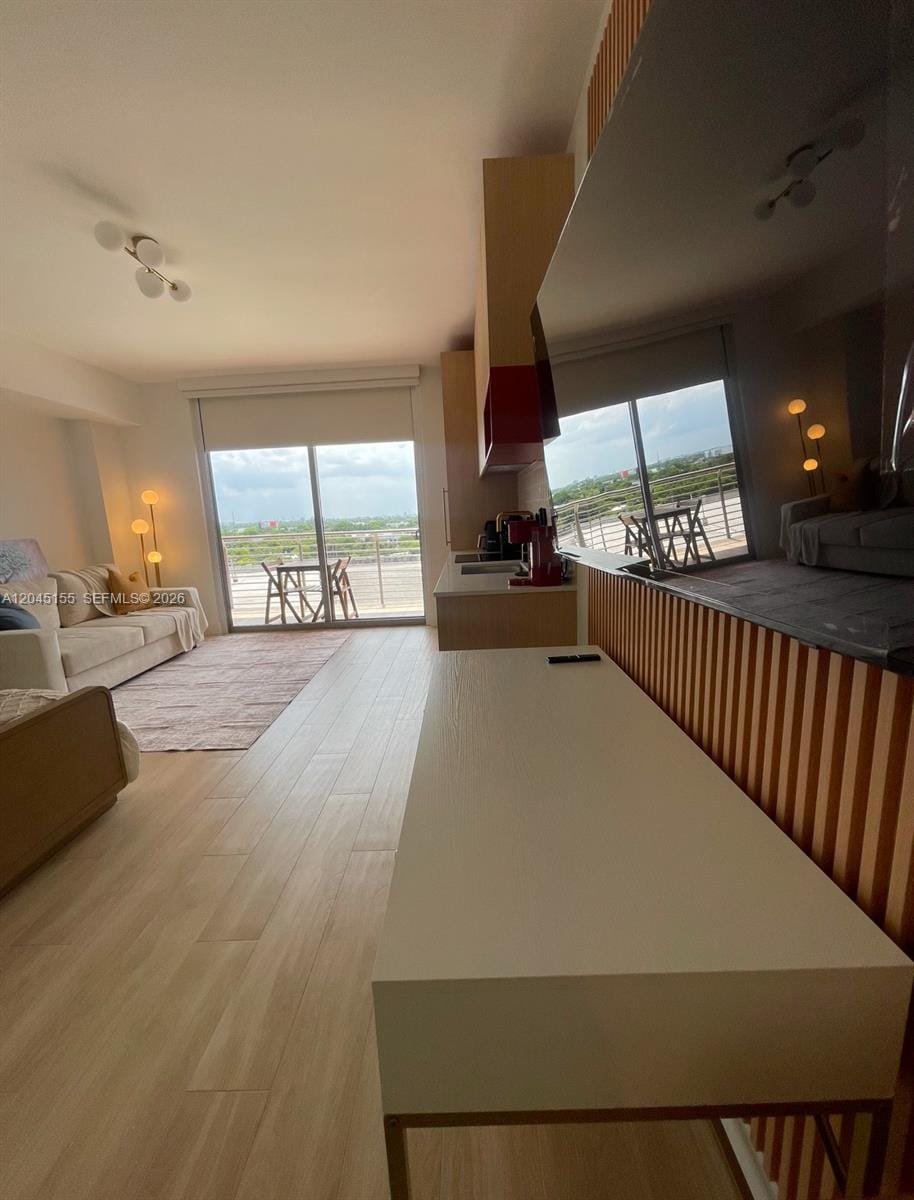90 NE 32 819 — photo 10