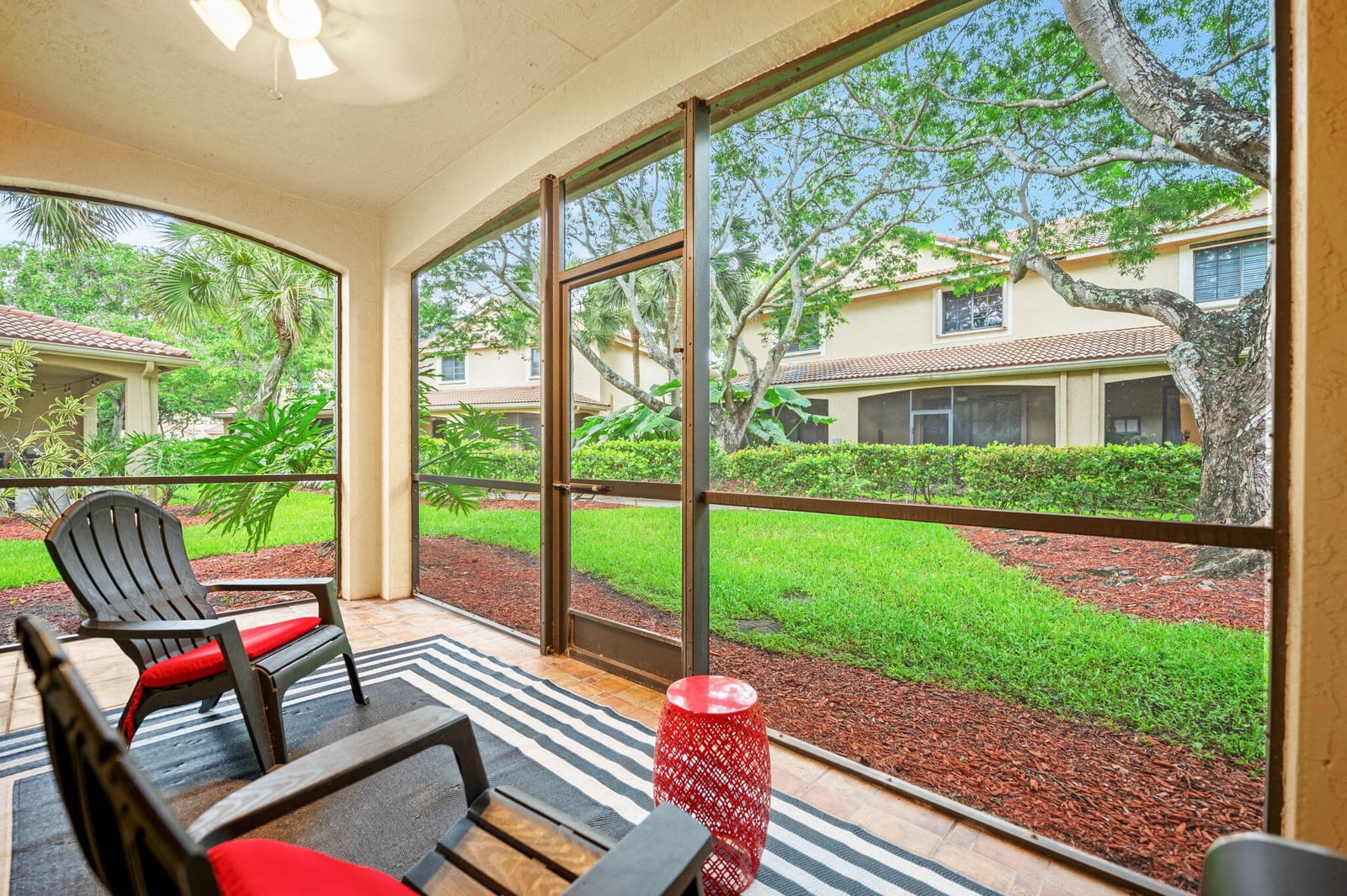 4212 Vineyard Circle — photo 2