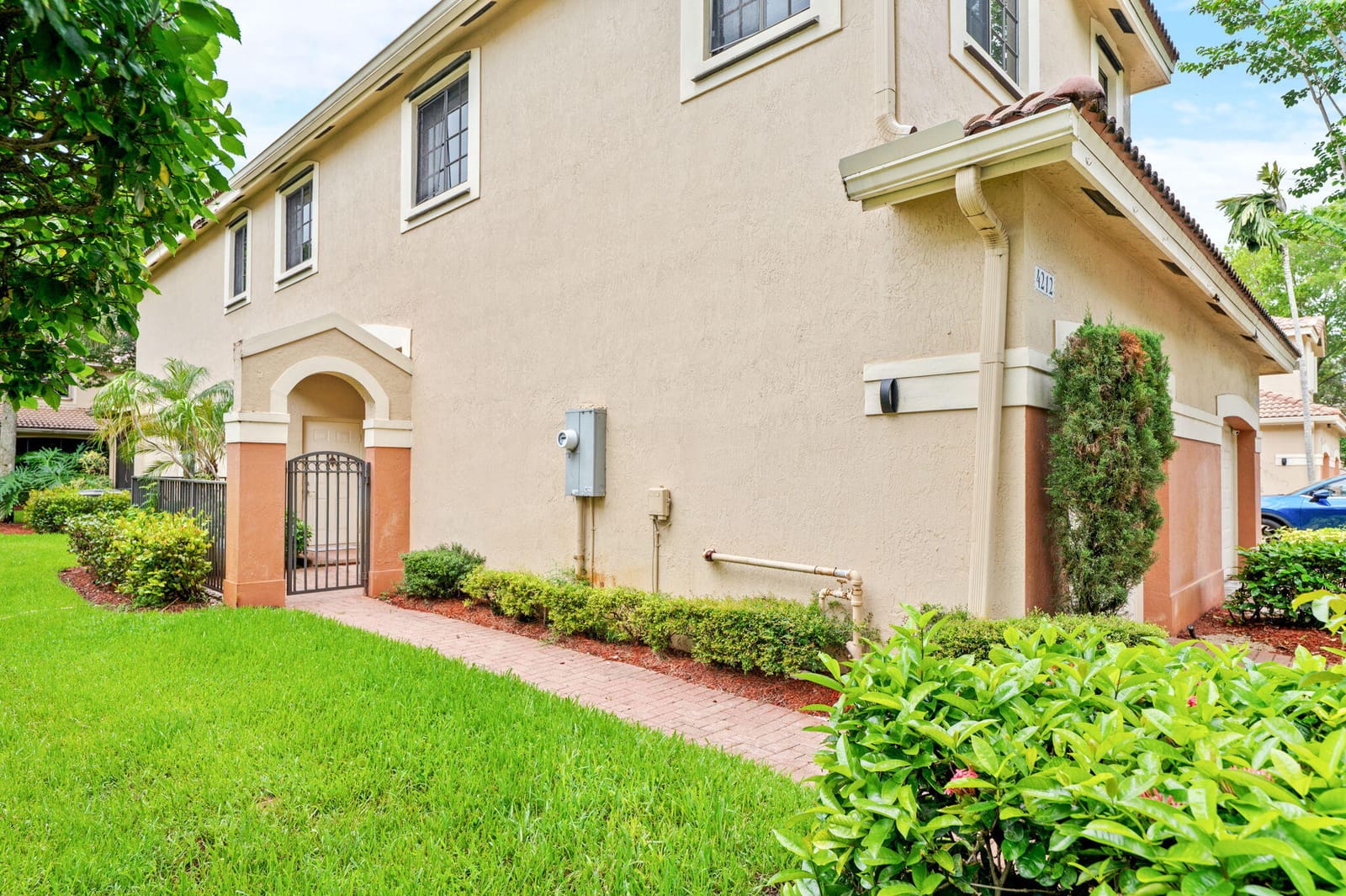 4212 Vineyard Circle — photo 3