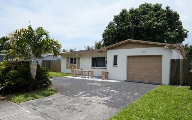 7304 Mckinley Street, Hollywood, FL 33024