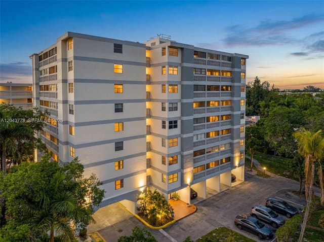 3301 Spanish Moss Terrace 405, Lakes Of Inverrary, Lauderhill, FL
